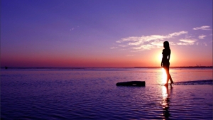 wallpaper-beach-sunset-silhouette-woman