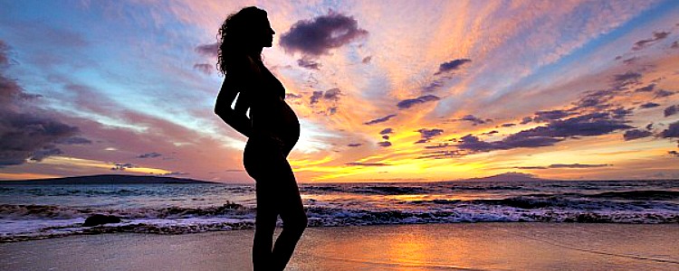 pregnant-woman-on-beach-at-sunset-m-swiet-productions