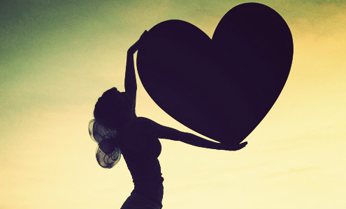silhouette-of-woman-holding-big-heart111
