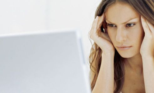 woman-sad-at-laptop