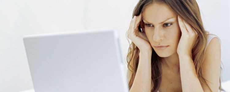 woman-sad-at-laptop